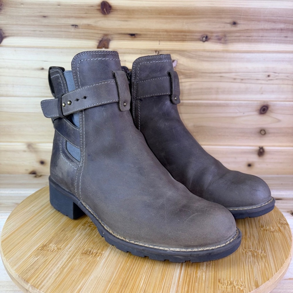 Clarks Boots Womens 8M Taupe Leather Heeled Zip Up Buckle Ankle Booties